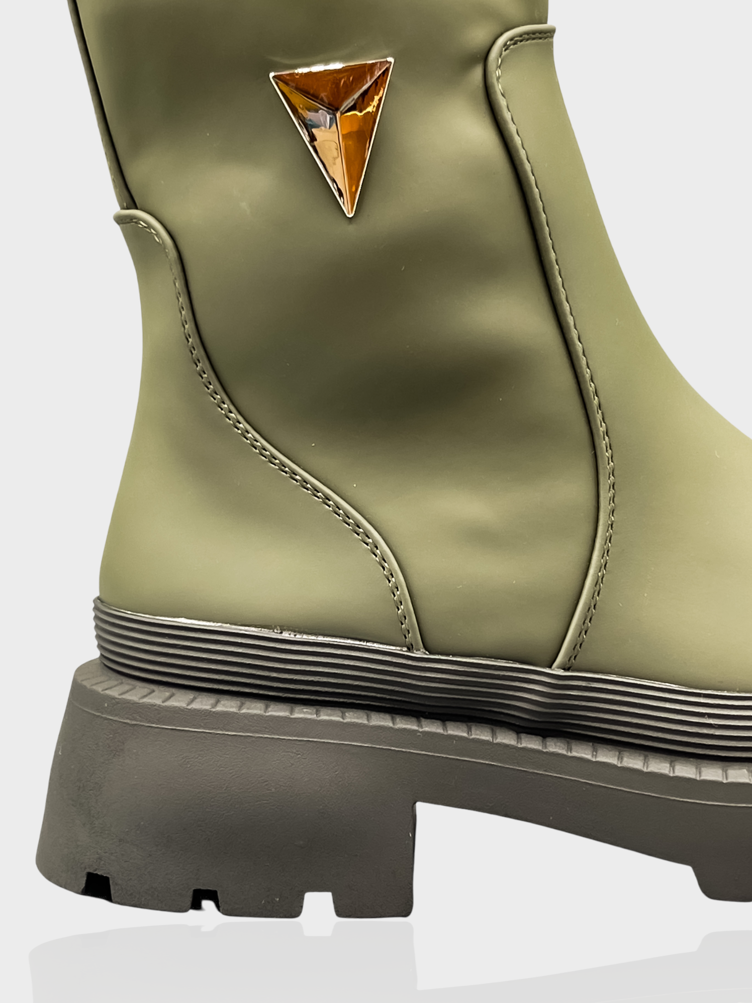 Wellington boots with pyramid