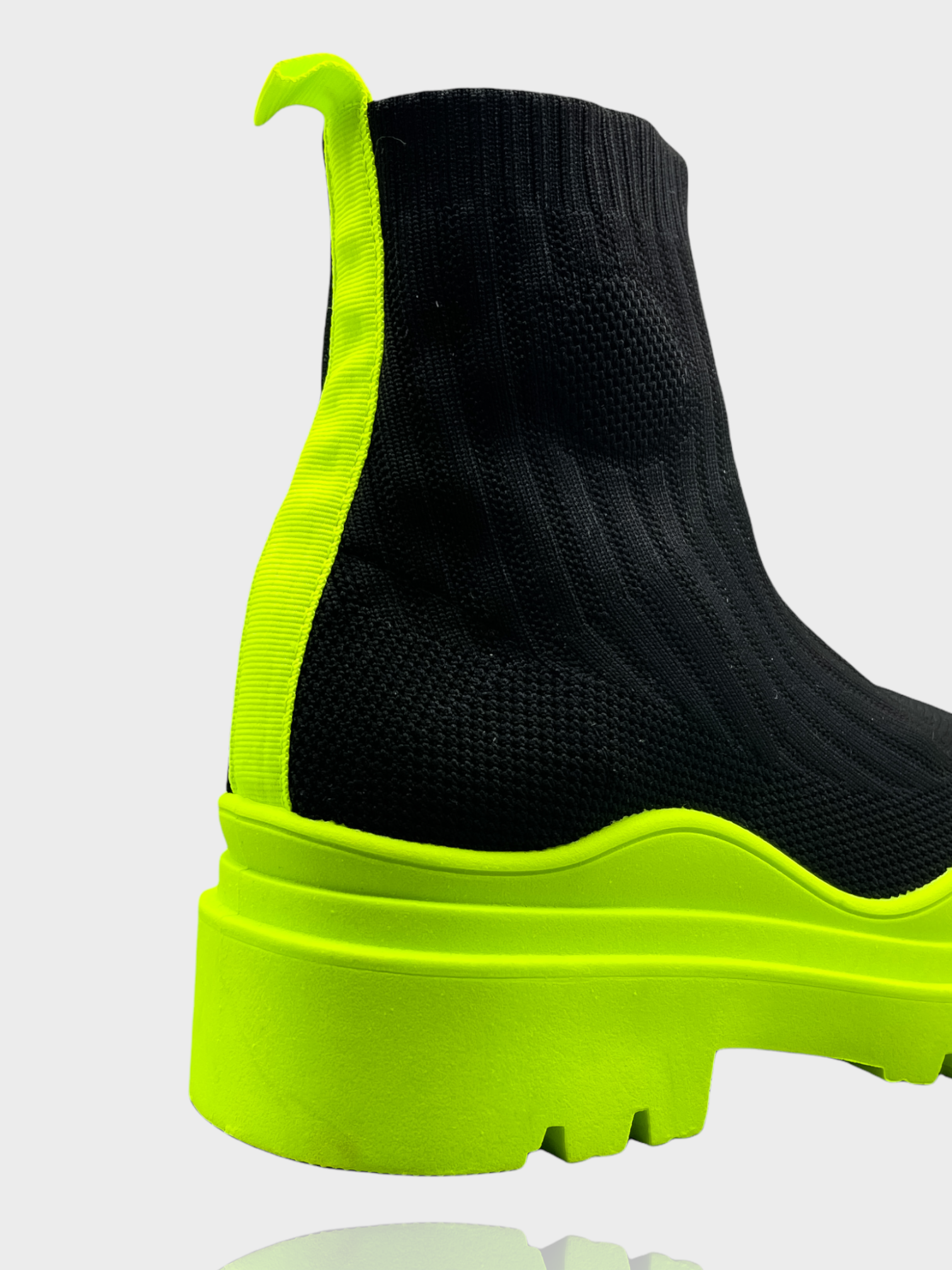 Zapatillas de deporte de jersey estiradas